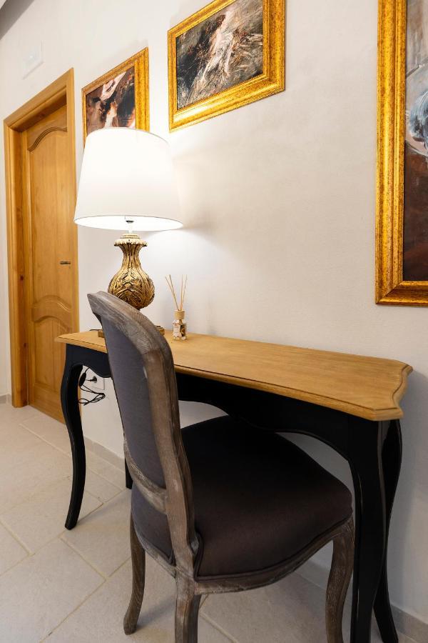 Palazzo Badiale History&Rooms Atella Bagian luar foto