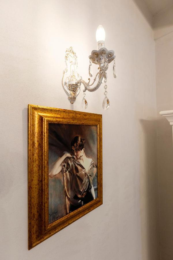 Palazzo Badiale History&Rooms Atella Bagian luar foto