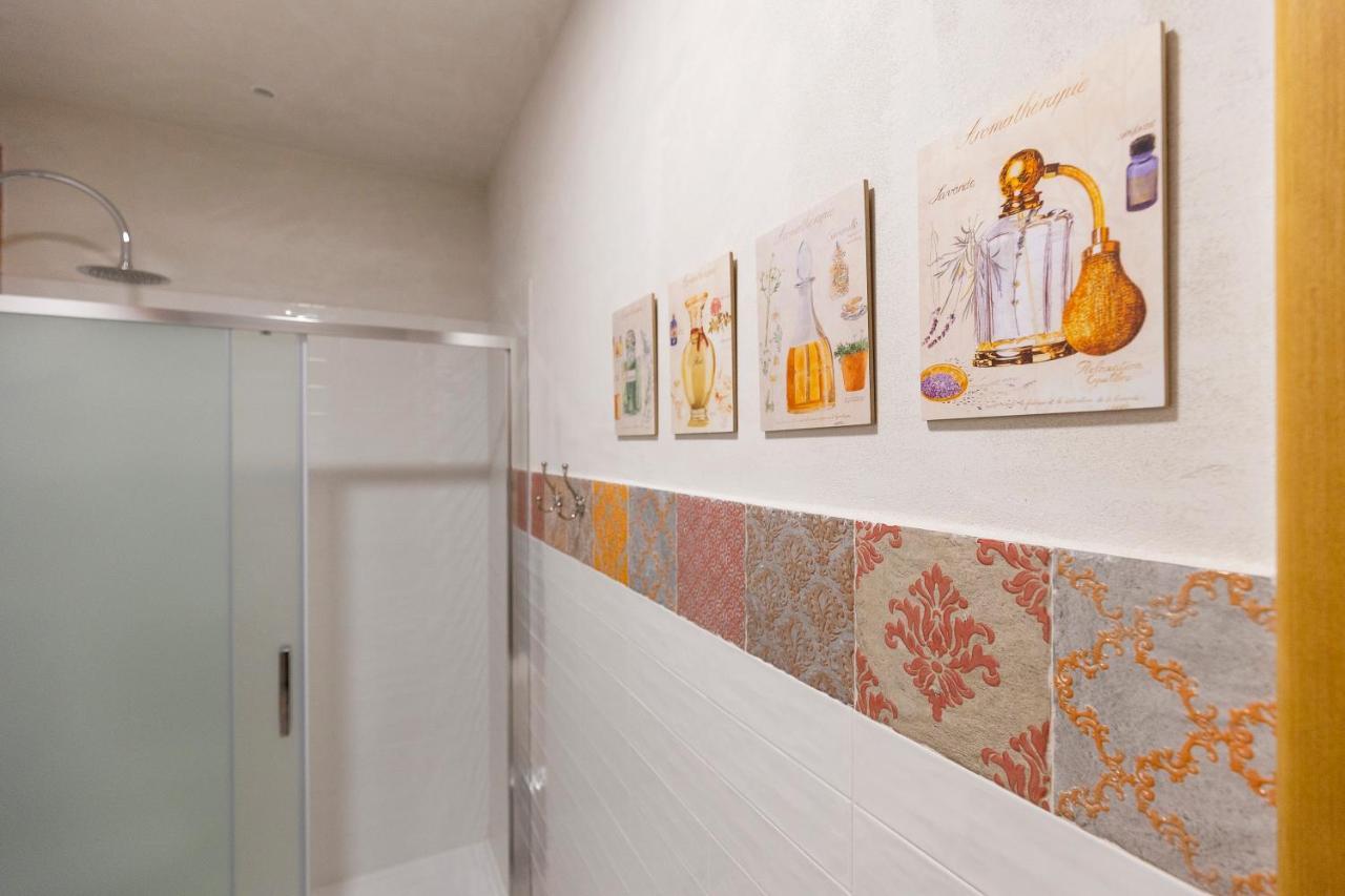 Palazzo Badiale History&Rooms Atella Bagian luar foto